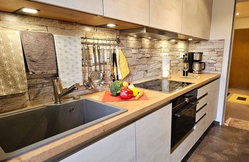 Titisee-Neustadt Apartamento | Apartamento 'Oskar' con vistas a la montaña, jardín compartido y Wi-Fi