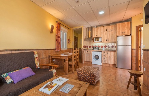 Jerez del Marquesado Apartamento | Apartamento 'Postero' con vistas a la montaña, balcón y Wi-Fi