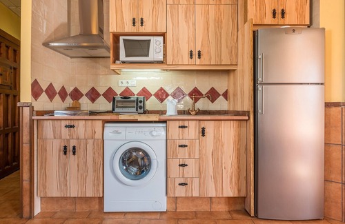 Jerez del Marquesado Apartamento | Apartamento 'Postero' con vistas a la montaña, balcón y Wi-Fi