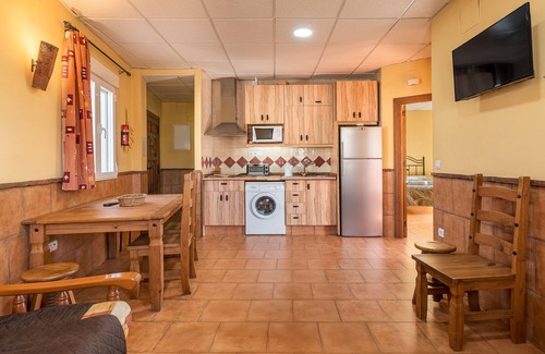 Jerez del Marquesado Apartamento | Apartamento 'Postero' con vistas a la montaña, balcón y Wi-Fi