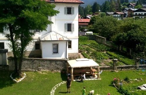 Lorenzago di Cadore Apartamento | Apartamento 'Parco Dei Sogni' con vistas a la montaña, terraza compartida y Wi-Fi