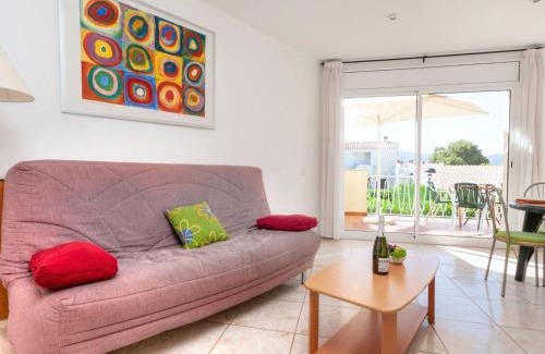 Llanca Apartamento | Apartment Palmiers I-2 by Interhome
