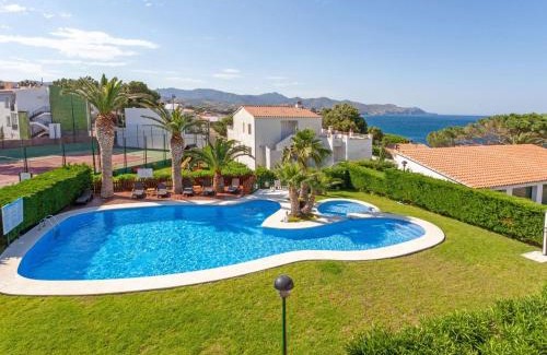 Llanca Apartamento | Apartment Palmiers I-2 by Interhome