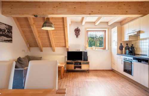 Schonach im Schwarzwald Apartamento | Apartamento 'Panoramablick, 85qm' con terraza compartida, jardín compartido y Wi-Fi