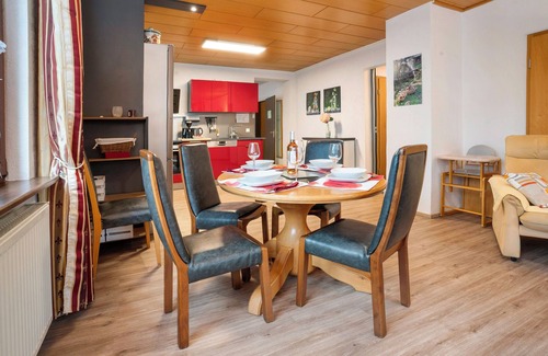 Bad Wildbad Apartamento | Apartamento 'Paulinenstrasse' con vistas a la montaña y Wi-Fi