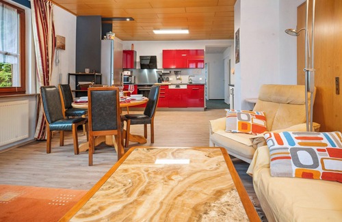 Bad Wildbad Apartamento | Apartamento 'Paulinenstrasse' con vistas a la montaña y Wi-Fi