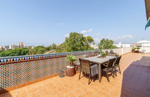 Fuengirola Apartamento | Apartamento 'Penthouse Victoria' con vistas al mar, Wi-Fi y aire acondicionado