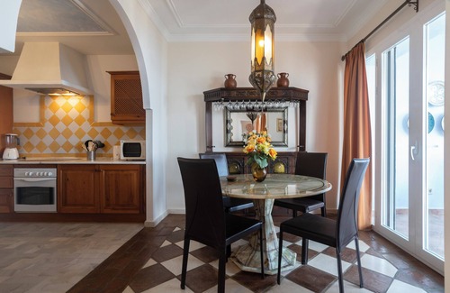 Bahia de Casares Apartamento | Apartamento 'Penthouse La Perla De Marrakech 1' con vistas al mar, Wi-Fi y aire acondicionado