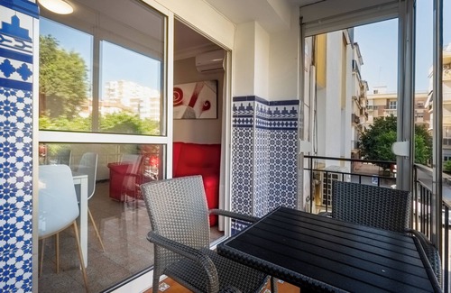 La Paz-Las Golondrinas Apartamento | Apartment 'Piedra Preciosa' with Balcony, Wi-Fi and Air Conditioning