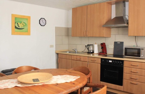 Hillscheid Apartamento | Apartamento pino
