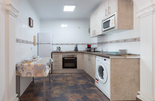 Carihuela Apartamento | Apartamento "Piso Carlota Alessandri" con piscina compartida y Wi-Fi