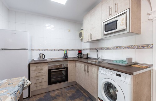 Carihuela Apartamento | Apartamento "Piso Carlota Alessandri" con piscina compartida y Wi-Fi