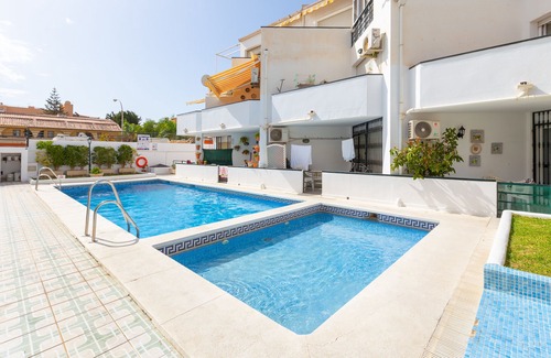 Carihuela Apartamento | Apartamento "Piso Carlota Alessandri" con piscina compartida y Wi-Fi
