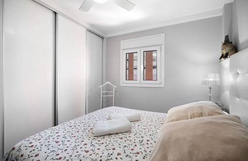 Cadiz Apartamento | Apartment 'Piso Moderno Puerta Del Mar' with Balcony, Wi-Fi and Air Conditioning