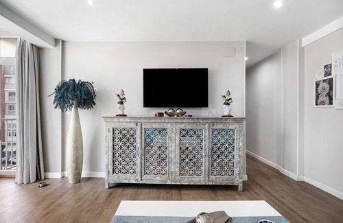 Cadiz Apartamento | Apartment 'Piso Moderno Puerta Del Mar' with Balcony, Wi-Fi and Air Conditioning
