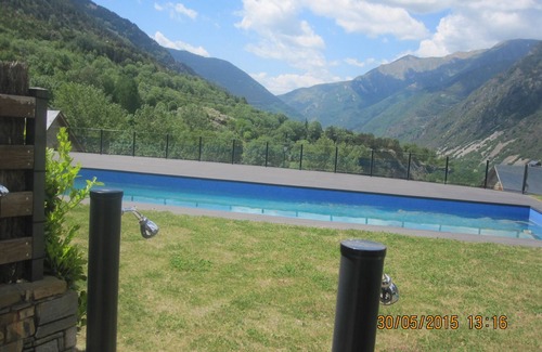Boi Apartamento | Apartamento 'Planta Baja Con Terraza Boi Taull' con vistas a la montaña, terraza y jardín privado