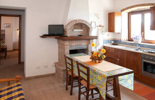 San Lorenzo Nuovo Apartamento | Apartamento Pomele by Interhome