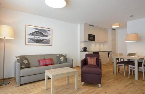 Rueun Apartamento | Apartment Pradas Resort - 2-5 Zimmer Premium by Interhome