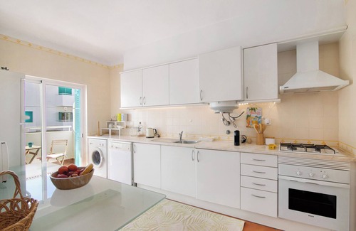 Prainha Apartamento | Apartamento 'Prainha Paradise - Algarve' con piscina compartida, Wi-Fi y aire acondicionado.