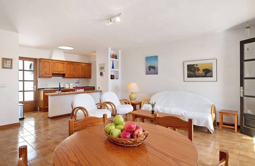 Playa Blanca Apartamento | Apartamento 'Puerto Chico W' cerca de la playa, con vistas a la montaña y al jardín, piscina y Wi-Fi