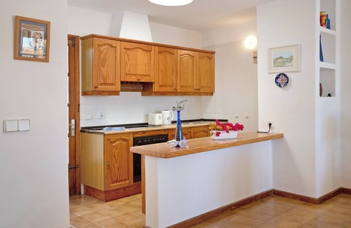 Playa Blanca Apartamento | Apartamento 'Puerto Chico W' cerca de la playa, con vistas a la montaña y al jardín, piscina y Wi-Fi