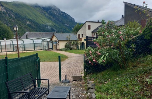 Bielle Apartamento | Apartamento "Résidence Arriu Mage" con vistas a la montaña, piscina privada y Wi-Fi