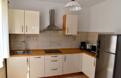 Milcetici Apartamento | Apartamento REA 4 + 2 **** con balcón y vista al mar, aire acondicionado