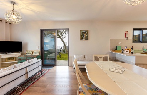 Prazeres Apartamento | Apartamento 'Referta Apartamento T2' con vistas al mar, jardín compartido y Wi-Fi
