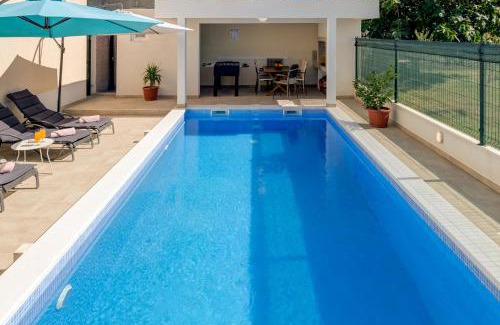 Dracevac Apartamento | Apartment Renata + PRIVATE swimming pool in SPLIT