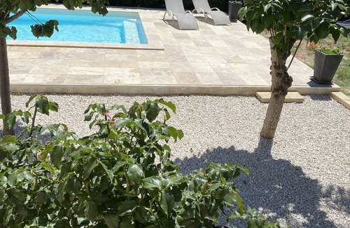 Gemenos Apartamento | T3 independiente en casa con jardín a 10min del mar.