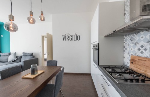 Pulciano Apartamento | Apartamento 'Residence Virgilio Blue' con vistas al lago, Wi-Fi y aire acondicionado