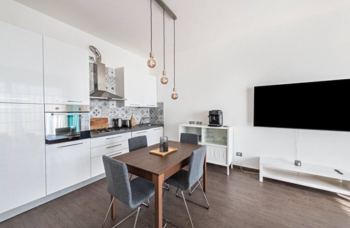 Pulciano Apartamento | Apartamento 'Residence Virgilio Blue' con vistas al lago, Wi-Fi y aire acondicionado