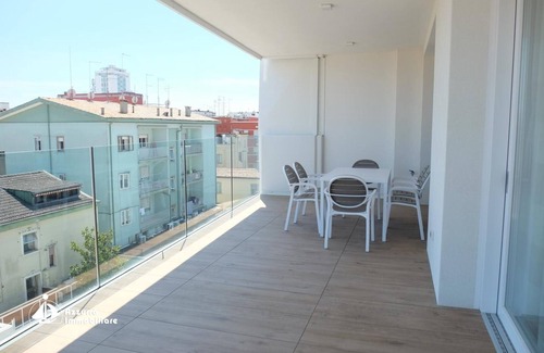 Jesolo Apartamento | Apartamento 'Residence Bafjle 42' con piscina compartida, terraza privada y aire acondicionado.