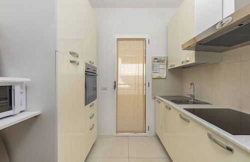 Golfo Aranci Apartamento | Apartamento "Residenza Cormorani 2" cerca de la playa con vistas al mar, Wi-Fi y terraza
