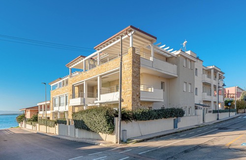 Golfo Aranci Apartamento | Apartamento "Residenza Cormorani 2" cerca de la playa con vistas al mar, Wi-Fi y terraza