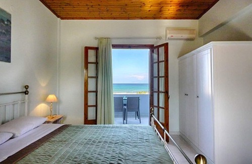 Almiros Beach Apartamento | Apartment right on the beach with sea views on the north coast