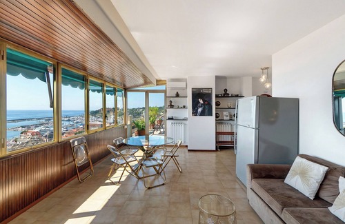 Varazze Apartamento | Apartamento 'Riviera Mare' con vistas al mar, terraza privada y Wi-Fi