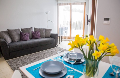 Cetniewo Apartamento | Apartamento Riviera 38m2, 4pax, Internet, Terraza, Estacionamiento, Ascensor, Aire Acondicionado