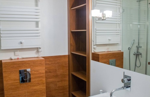 Cetniewo Apartamento | Apartamento Riviera 38m2, 4pax, Internet, Terraza, Estacionamiento, Ascensor, Aire Acondicionado