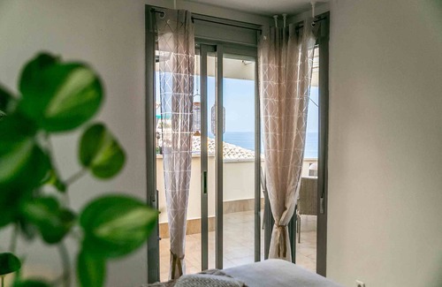 Torreblanca Apartamento | Apartamento 'Rooftop Oasis' con vistas al mar, Wi-Fi y aire acondicionado