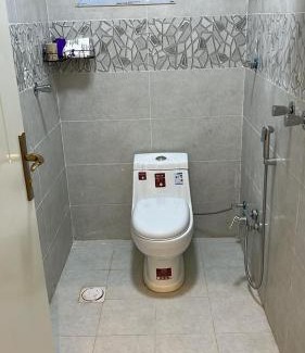 Tabuk Apartamento | Apartment Room Lounge & Bathroom