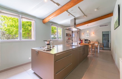 Saint-Andiol Apartamento | Apartment 'Rosalie' with Shared Garden, Wi-Fi and Air Conditioning