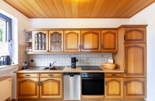 Neunkirchen Apartamento | Apartamento 'Rosi's Ferienwohnung' con vistas a la montaña, terraza compartida y Wi-Fi