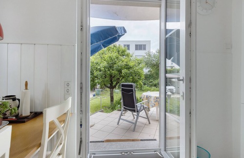 Konstanz Apartamento | Apartamento 'Rotes Haus' con vistas a la montaña, terraza privada y Wi-Fi