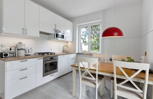 Konstanz Apartamento | Apartamento 'Rotes Haus' con vistas a la montaña, terraza privada y Wi-Fi