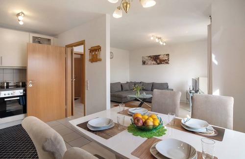 Bad Saulgau Apartamento | Apartamento 'Ruhige In Bad Saulgau' con vistas a la montaña, terraza privada y Wi-Fi