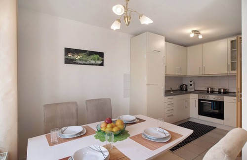 Bad Saulgau Apartamento | Apartamento 'Ruhige In Bad Saulgau' con vistas a la montaña, terraza privada y Wi-Fi