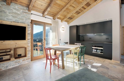 Mazzo di Valtellina Apartamento | Apartamento 'Samatè' con vistas a la montaña, terraza privada y Wi-Fi