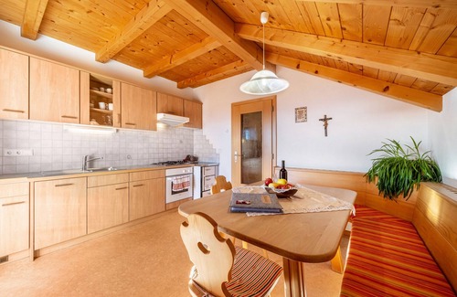 San Genesio Atesino Apartamento | Apartamento 'Stücklhof Wohnung Edelweiss' con vistas a la montaña, terraza compartida y Wi-Fi