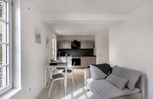 Stadtbezirk Nord Apartamento | Apartamento 'Saale Fewo Mit Burgblick' con vistas al lago, jardín compartido y Wi-Fi
